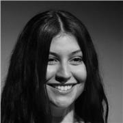Profesora de teatro con mas de ocho años de estudios